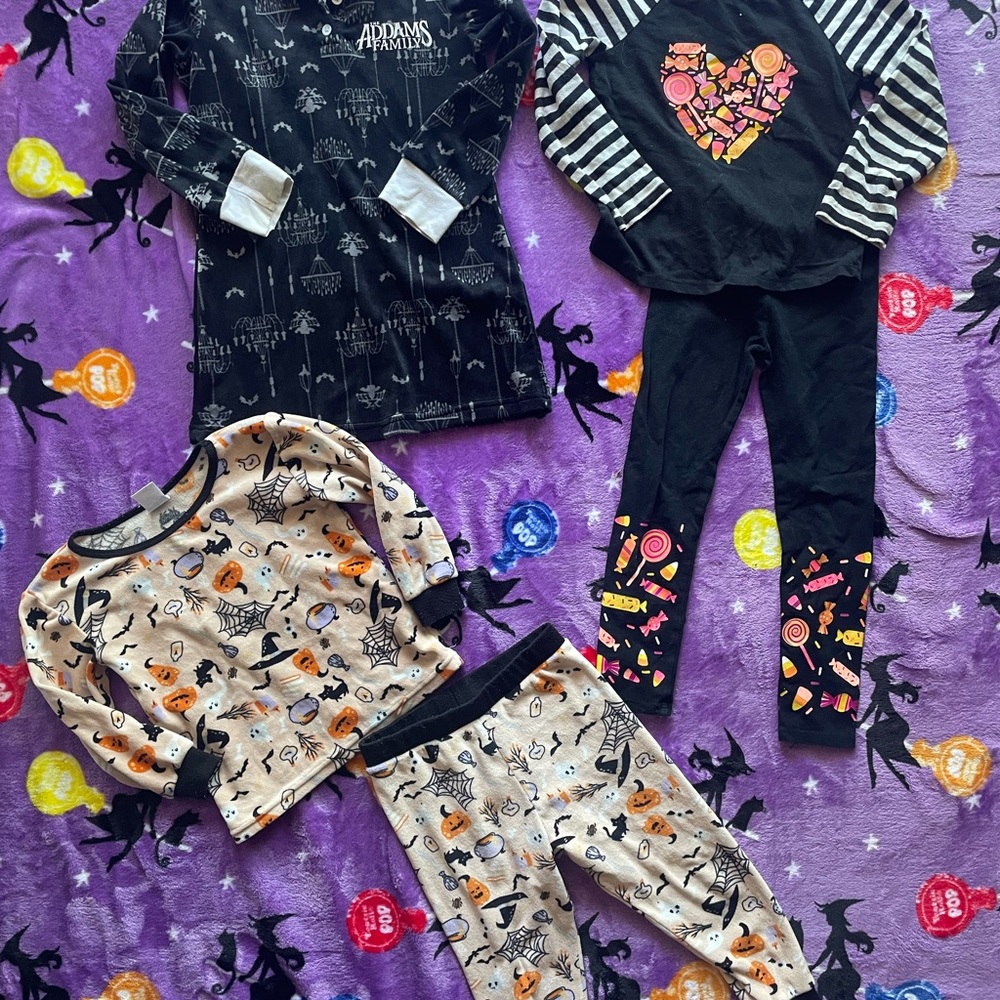 Spooky girls bundle of clothes 4t 👻